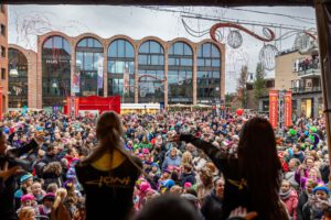 Sinterklaas zet voet aan wal in Nijverdal